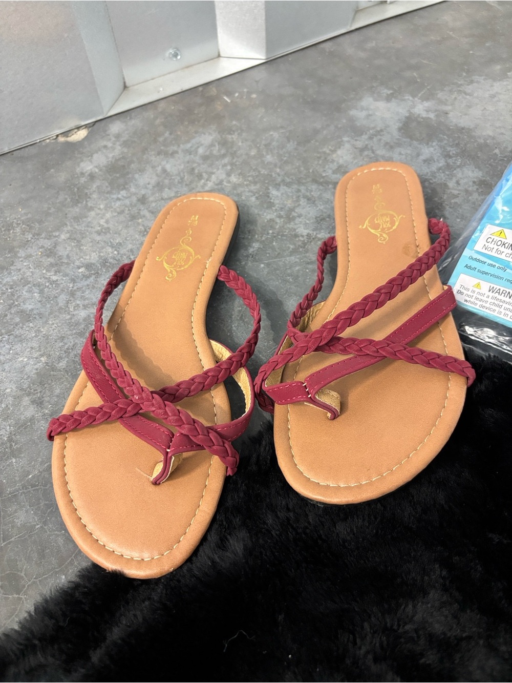 Sole Mates Selene Braided Strap Thong Maroon Women's Slide Sandals Flat M 7/8